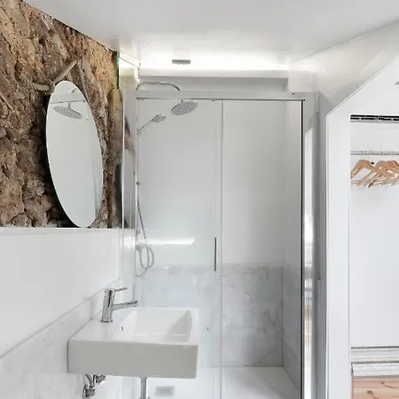 Lusiadas With Private Bathroom Lisbona